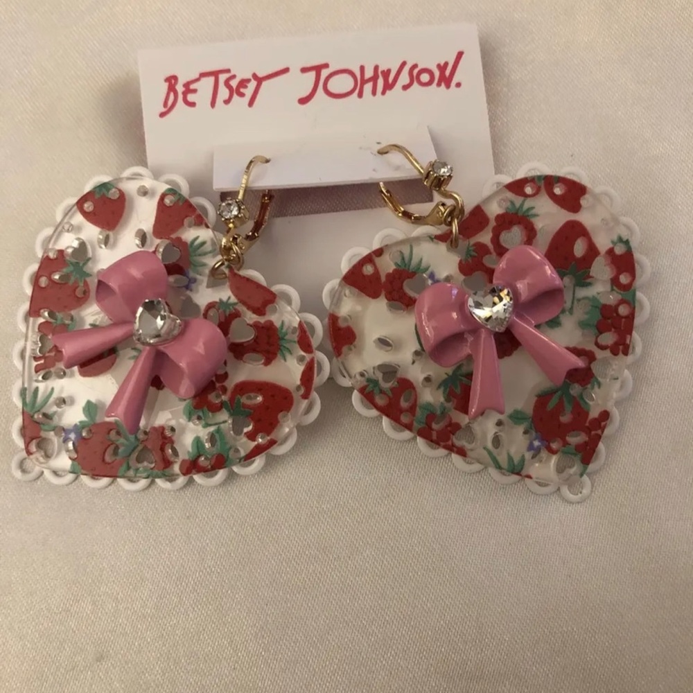 Betsey Johnson White Heart Shaped Candy Box Drop Earrings Strawberries & Bow